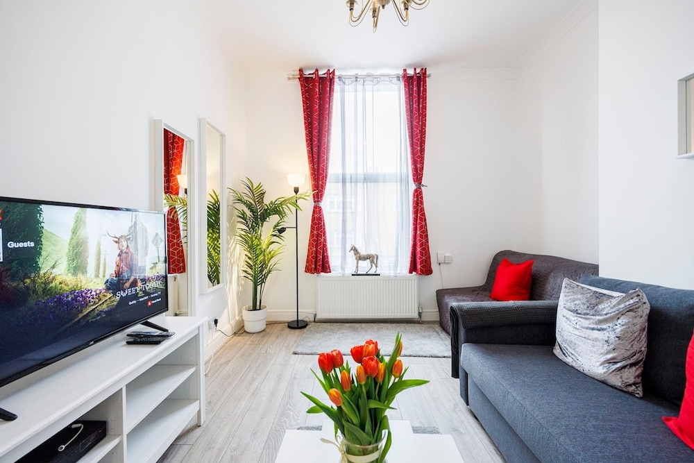 Kensington Charming and Bright Flat