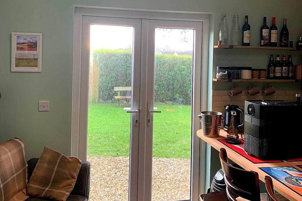 Y Caban-the Cabin-1 Bed-sleeps 2-parking-fast Wifi