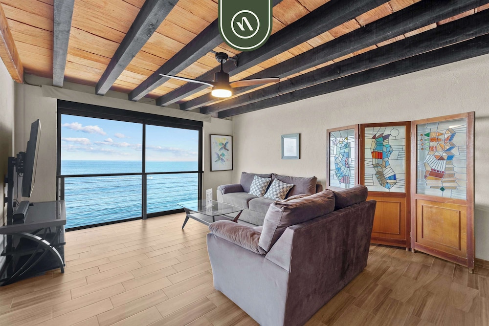 Oceanfront 2 BR Condo With Spectacular View - Pool