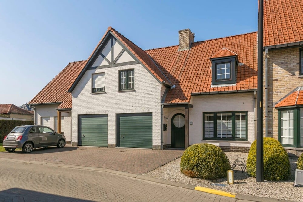 Summer-house With Sunny Garden Nearby Beach