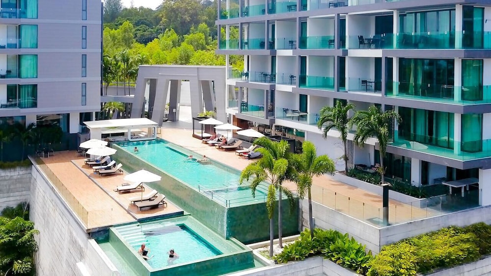 Absolute Twin Sands Resort & Spa