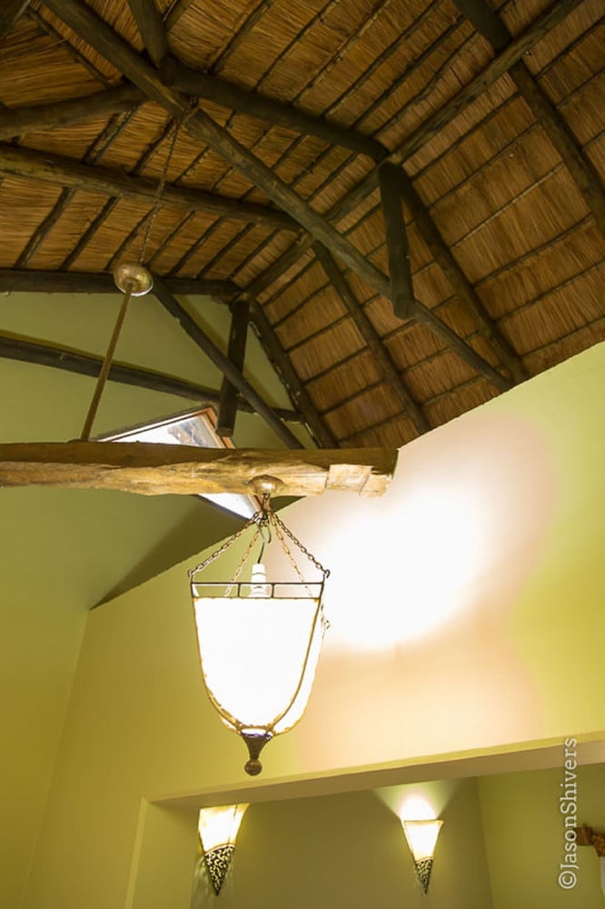 Weru Weru River Lodge