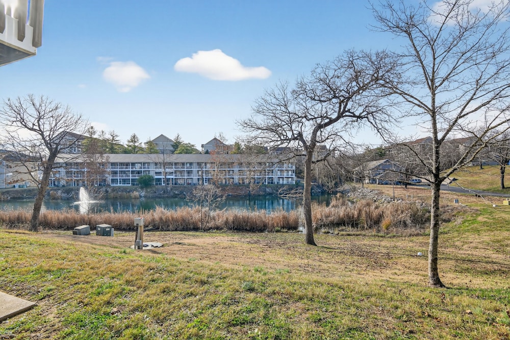 Scenic Getaway Quiet Spot 3 Miles To Landing 2 Bedroom Condo