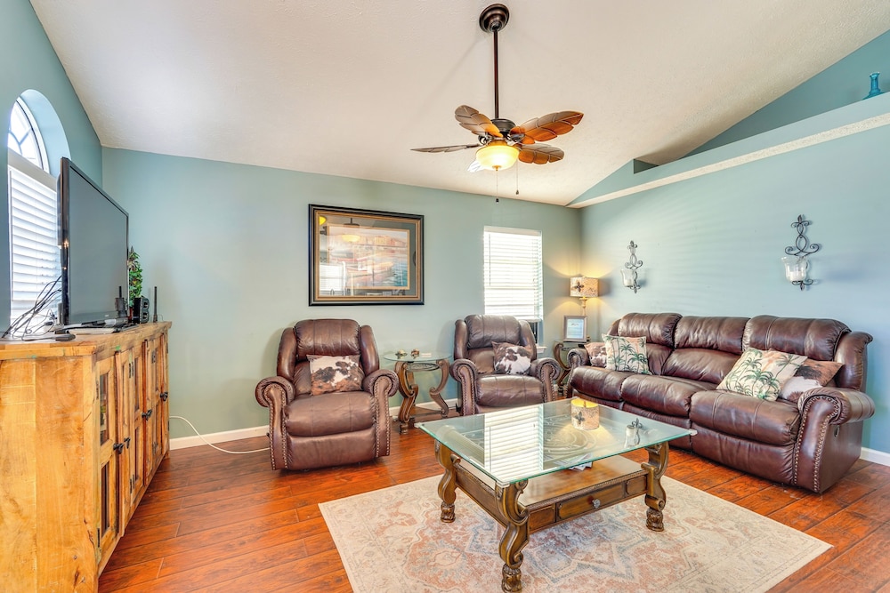 1 Mi to Gulf: Home w/ Patio & Pool Access in Pcb!