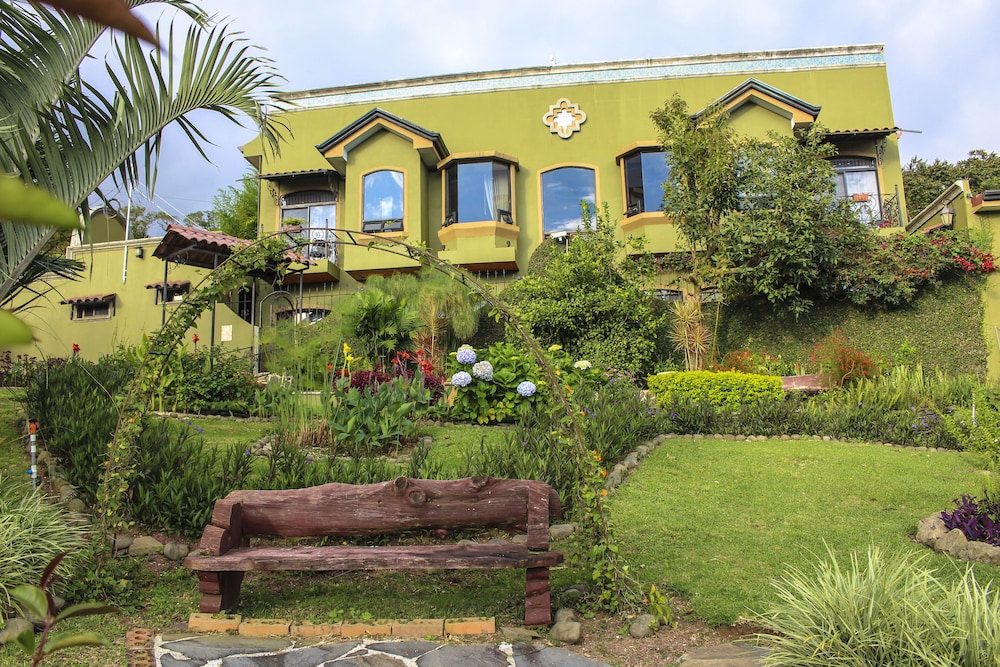 Monteverde Cloud Forest Vacations - Casas del Toro Monteverde - Property Image 1