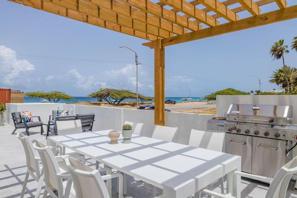 Modern Trestrapi Beach Villa 8 bed 8 Bath 2 Pools