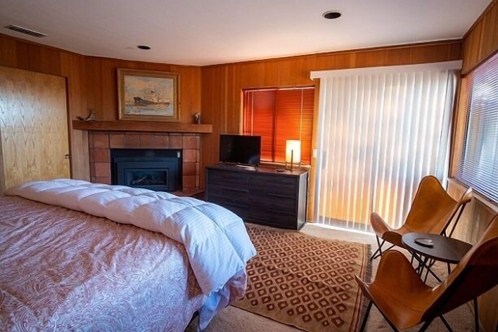 Sculpture Point 2 Bedroom Home by RedAwning view 2
