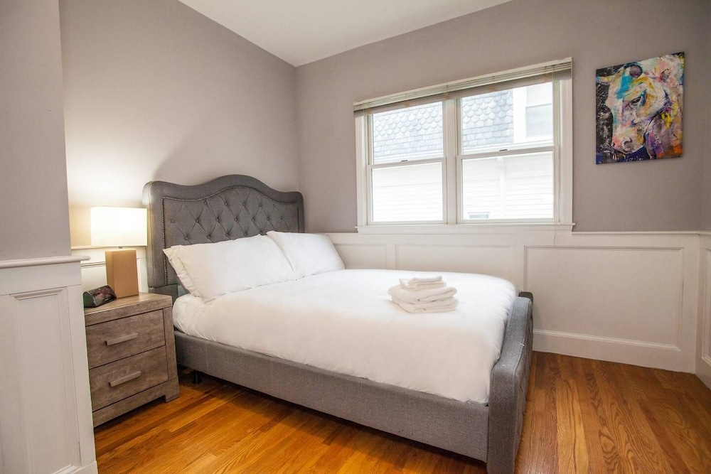 Boston Vacations - Central Boston 5 Bed 2 Bath North End-sleeps 10 - Property Image 3