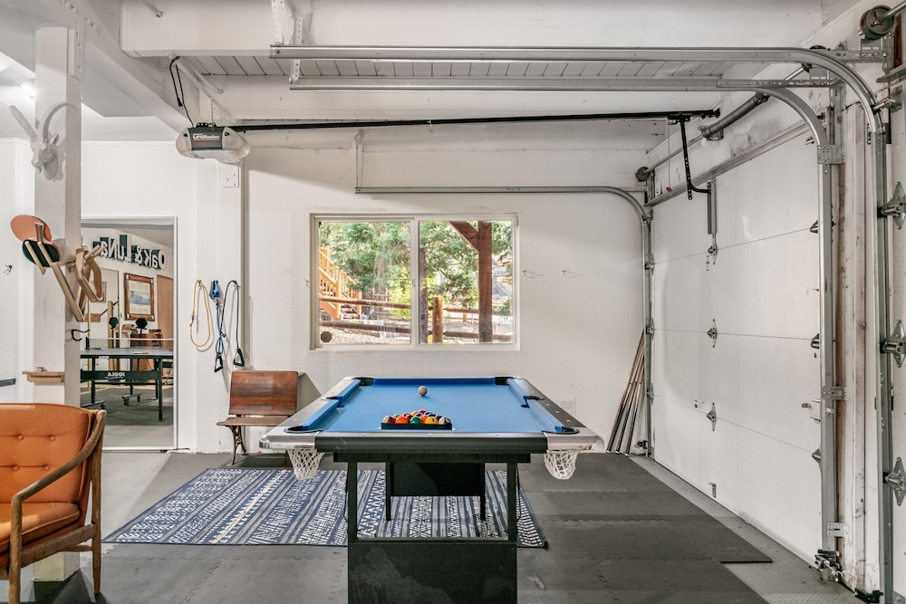 Oak and Luna by Avantstay Beautiful Big Bear Home w Hot Tub Home Theatre Ping Pong