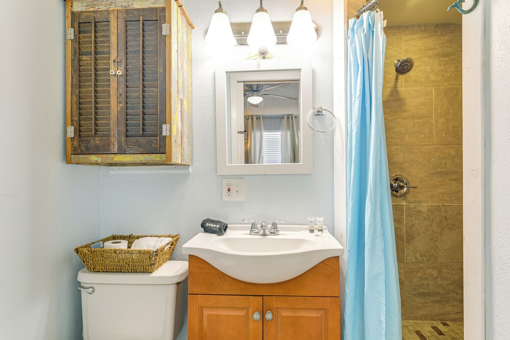 Walk to Beach: Galveston Family Getaway w/ Patio