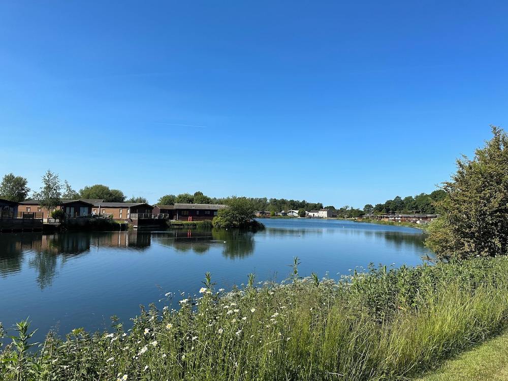 Lakeside 18