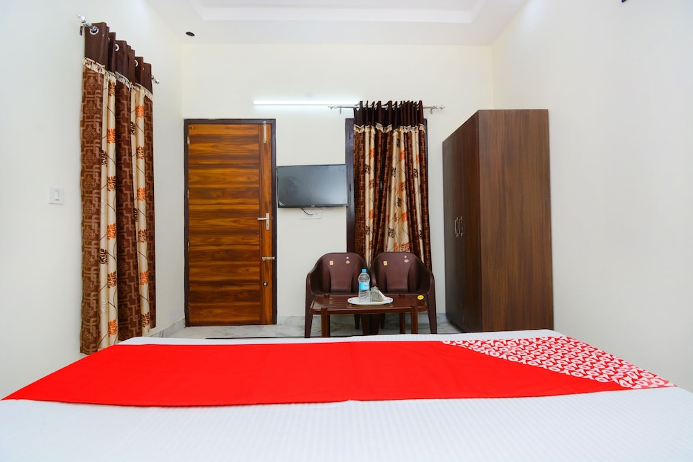 OYO 38787 Hotel Red Rose