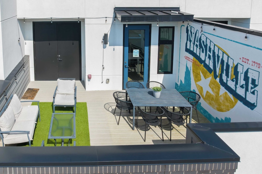 Skyline Soundhouse Rooftop Deck & Game Room Near East Nashville & Broadway
