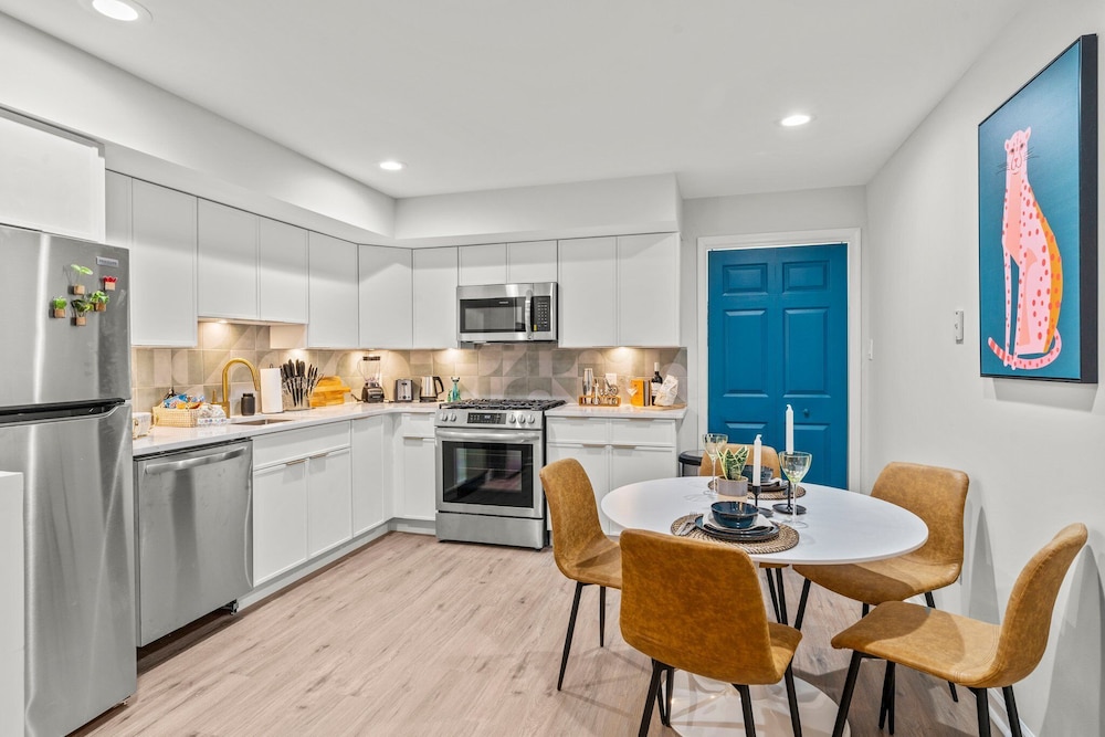 Stylish 1BR/1.5Bath Near Liberty Bell
