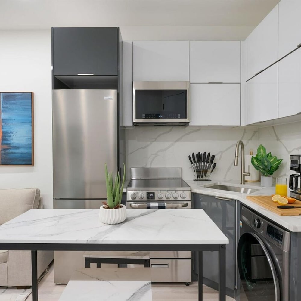 317-2a Sleek Modern 1Br UES W D