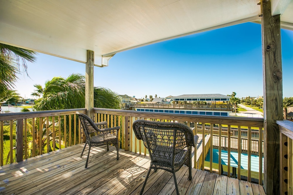 Margaritaville on the Bay by Ryson Vacation Rentals