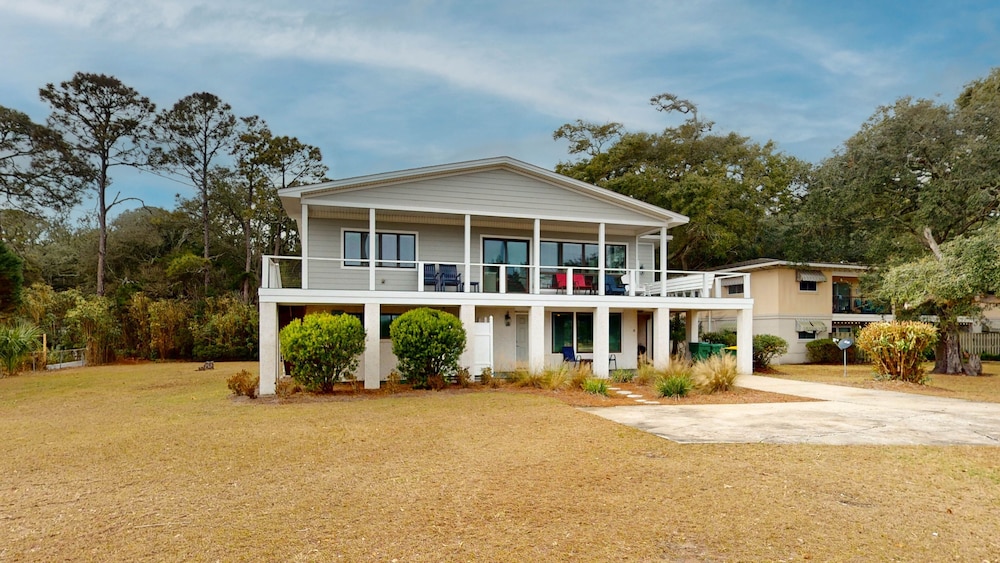Clubhouse Cottage 5 Bedroom Home