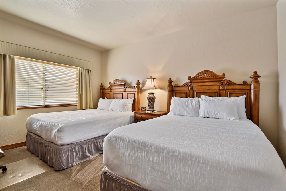 Villa 2055 2 Queen Beds - 1 Bedroom 1 Bath No Kitchen 1 Villa