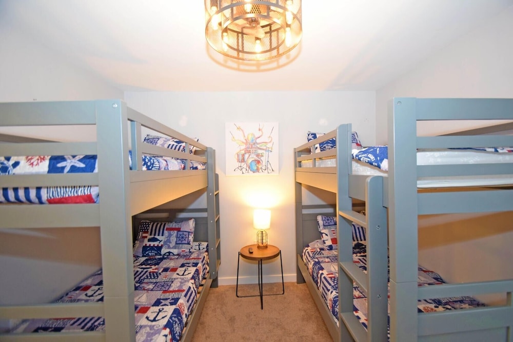 The Chateau 101b 2 Bedroom Condo by RedAwning view 4