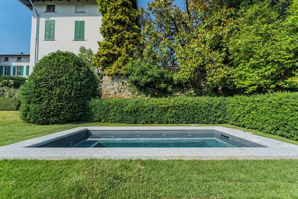 Luxury Apartments in Villa Cardinal Ciceri by Rent all Como