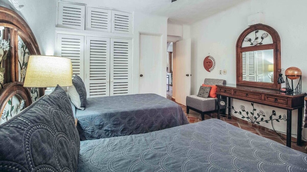 Ocean View 2Br Condo-balcony-beach-pool VDS 111