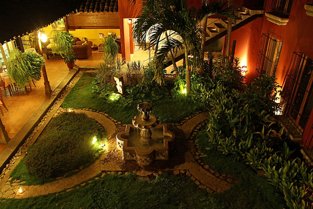 Estrada Hotel & Bistro