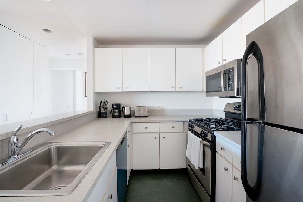 Sunny 3 BR 3 Bath Apt With Large Balcony