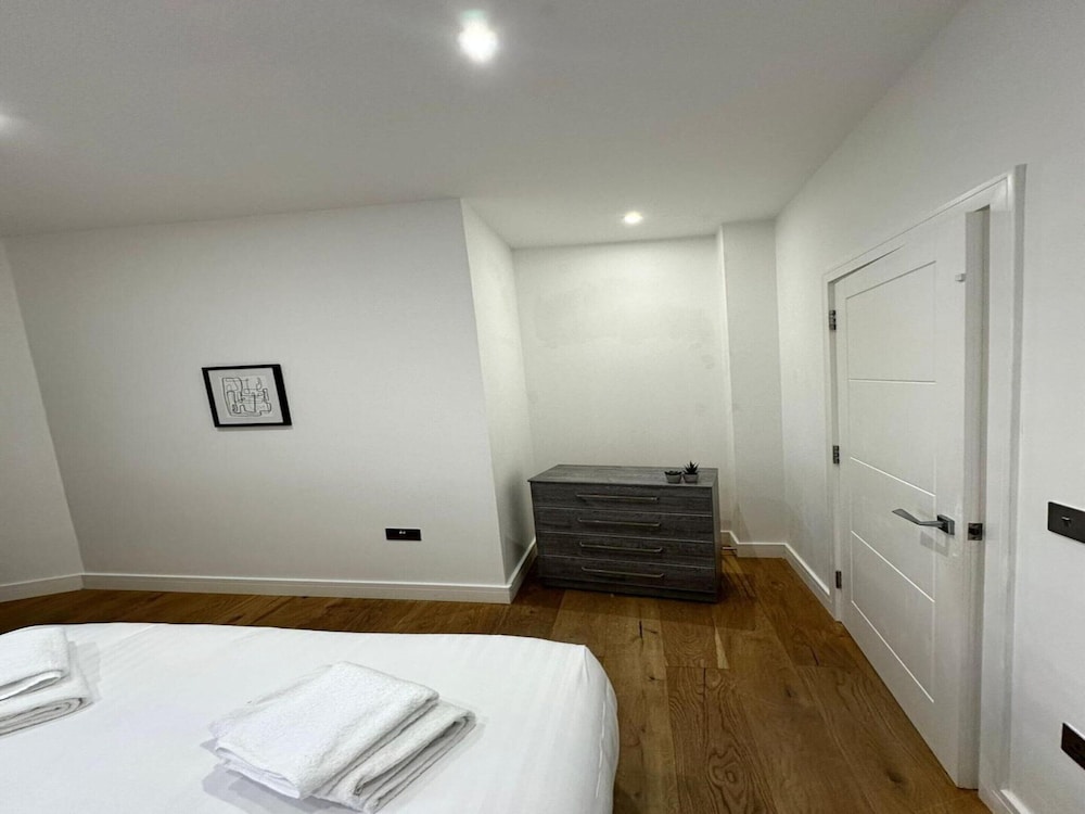 Slough Museum, Two-bedroom Apartment by Belvilla view 3