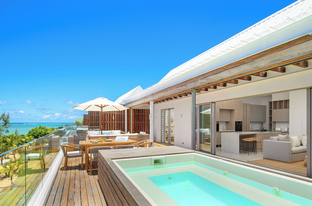 Ocean Grand Gaube with LOV view 4