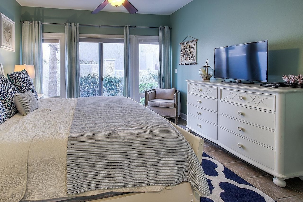 Vista Bella del Mar 5 Bedroom Holiday Home by Five Star Properties