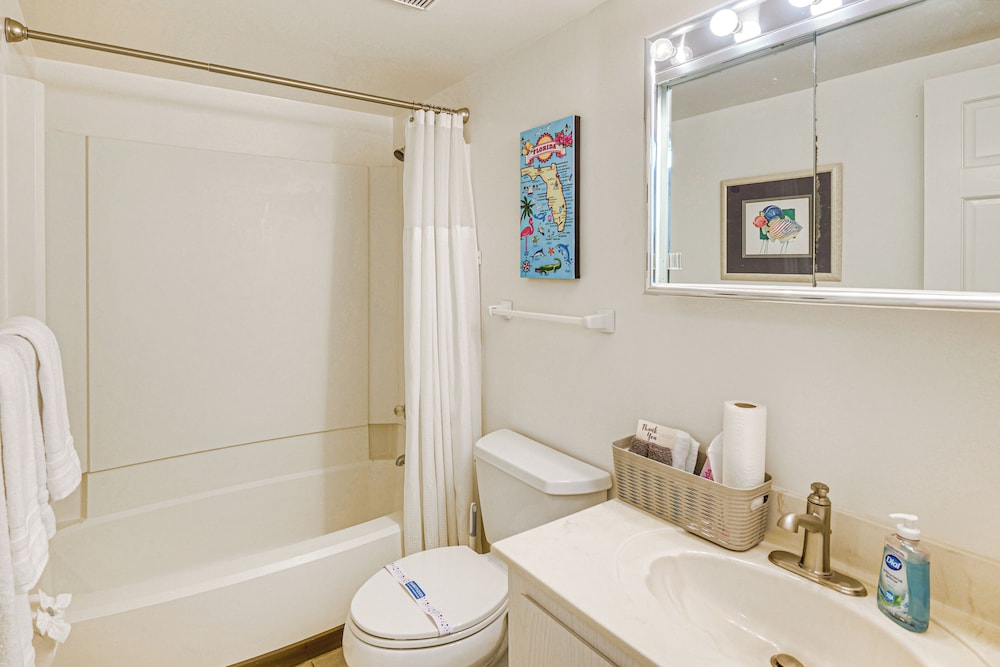 < 1/2 Mi to Coast: New Smyrna Beach Getaway