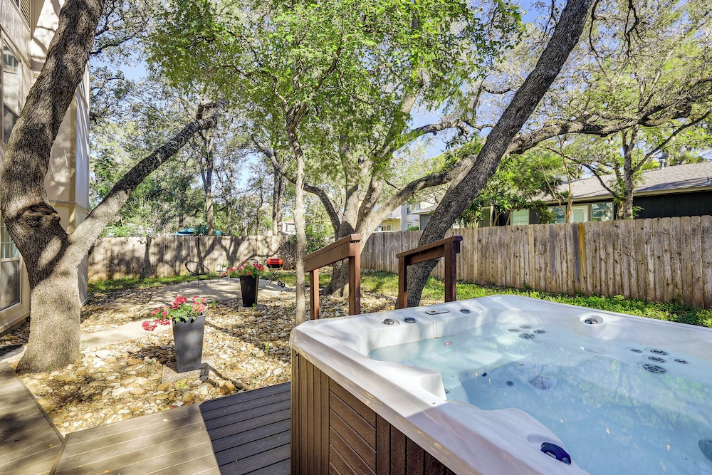 Private Hot Tub! Home 15 Mi to Dtwn San Antonio