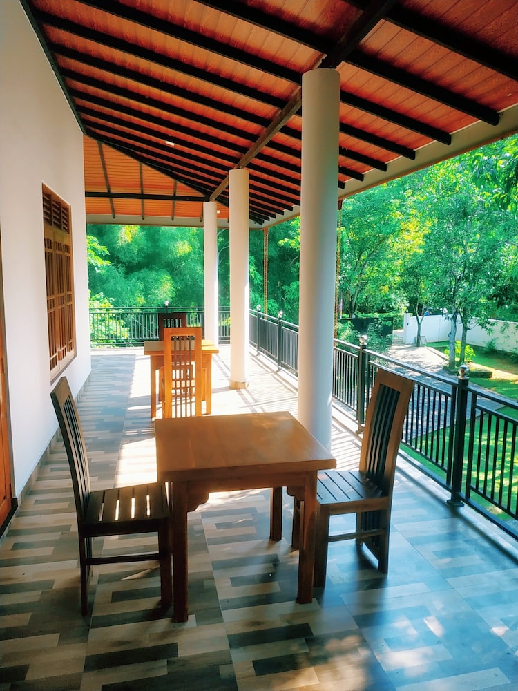 Four Seasons Safari Resort udawalawa