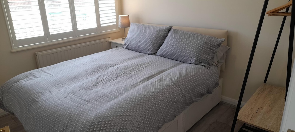 Stunning two Storey Spacious Chalet view 3