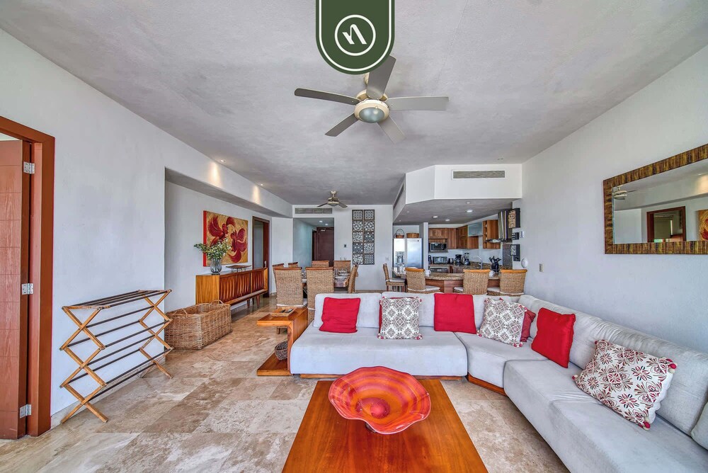 Oceanfront 3BR Condo With Beach Club - Pool