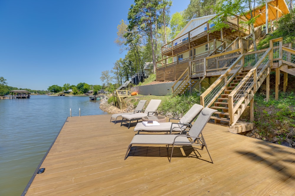 Oxford Vacations - Waterfront Vacation Home on Logan Martin Lake! - Property Image 1