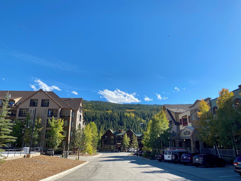 Summit County Vacations - Expedition Station 8607 by SummitCove Vacation Lodging - Property Image 7