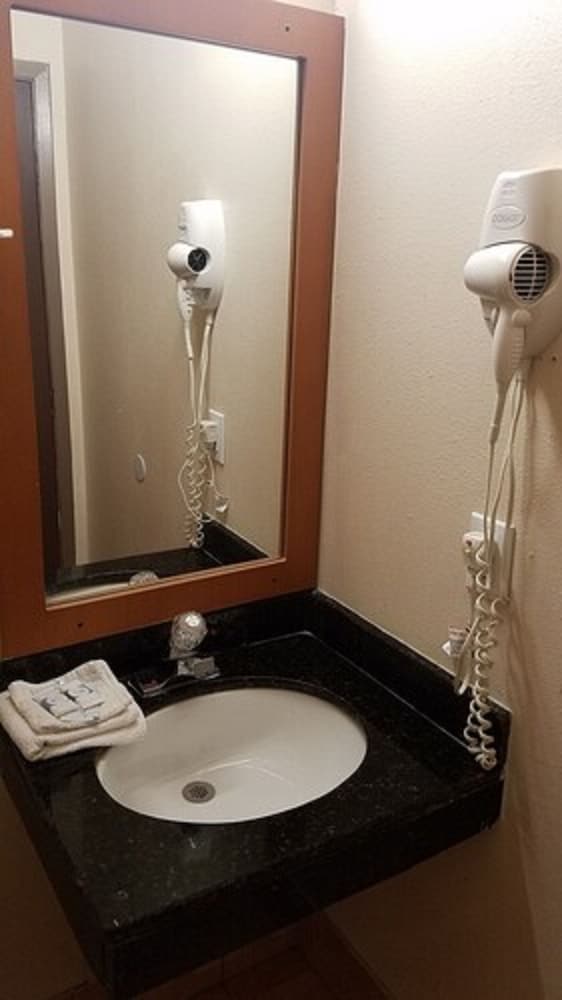 Executive Inn and Suites