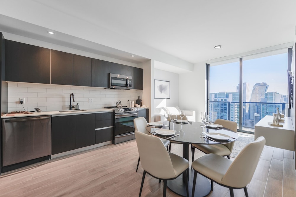 Bayside Apt with Impressive City Views