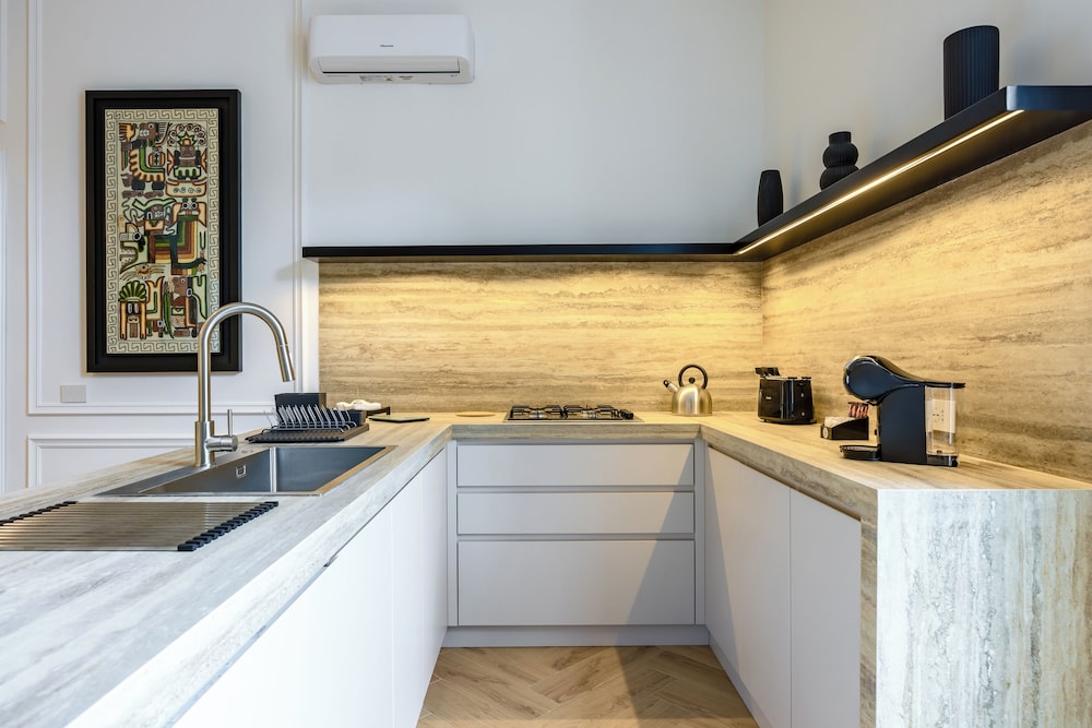 Chic Lifestyle Apartment