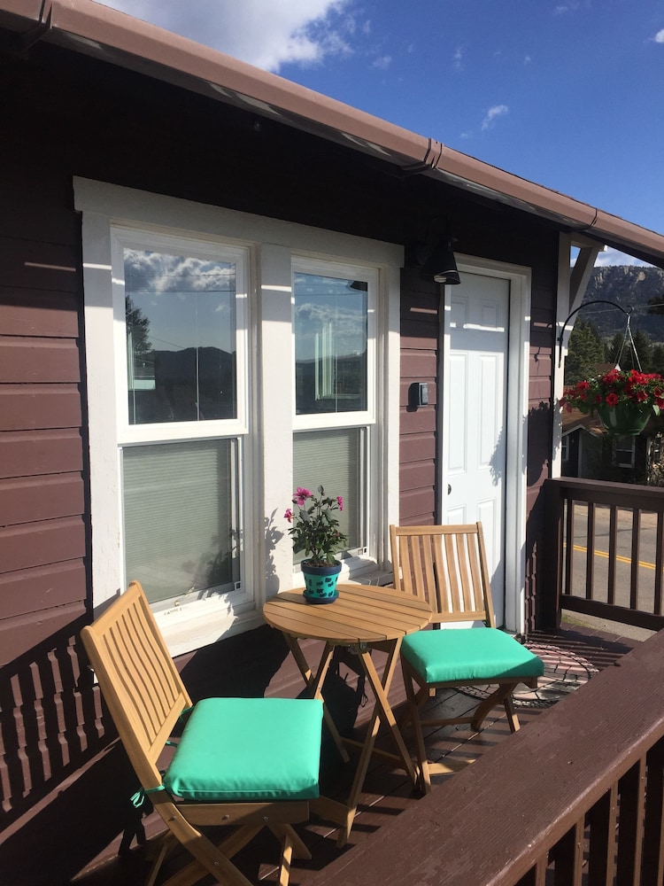 River Rock Cottages
