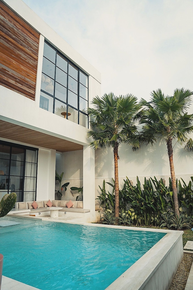 Arrova Bali by Blacksand