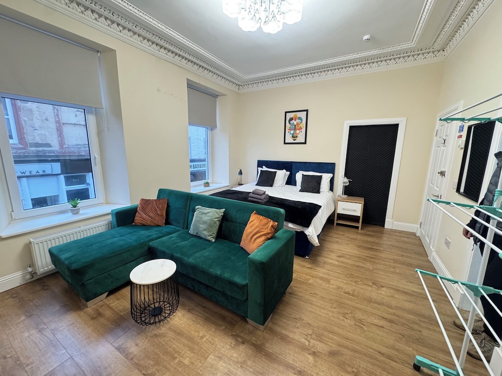 Apartment 2- 216 High Street