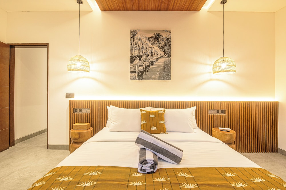 Enchanting 5BR Canggu Villa Moments to Sea
