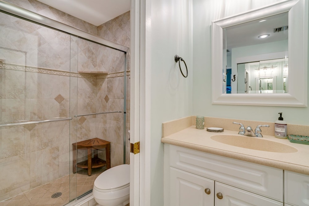 Upgraded Lake House Condo 1min To Siesta Key Beach