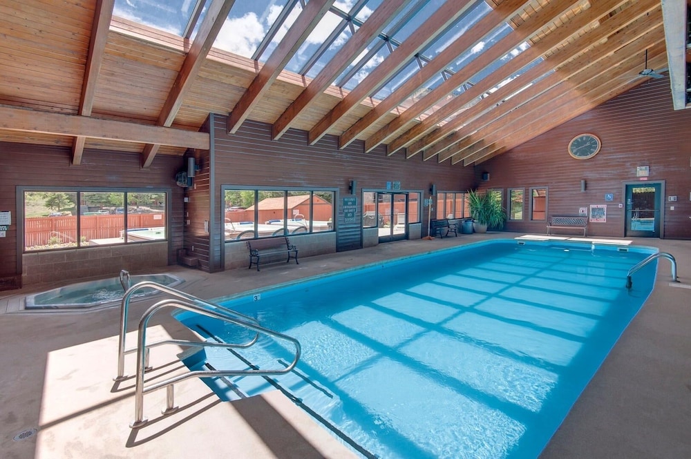 Mountainside 316g 2 Bedroom Condo by RedAwning