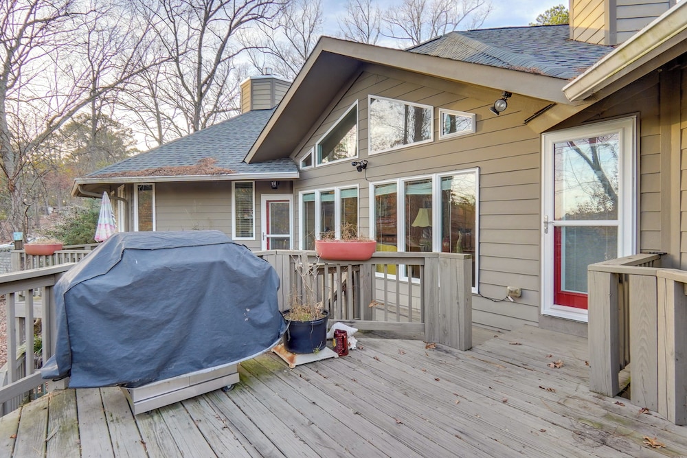 Spacious Lakefront Apt w/ Deck in Fayetteville!