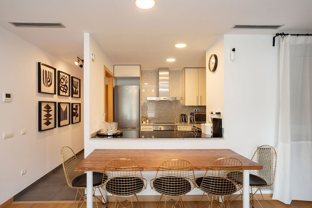 Modern Apartment Near Pl Espa a