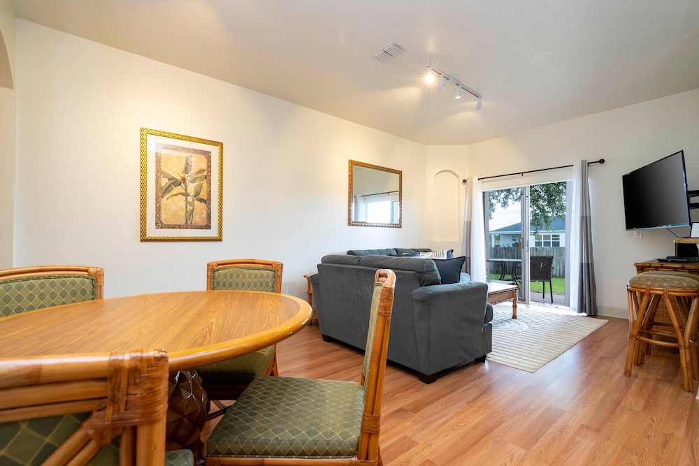 3132 CA - Charming Townhome Retreat