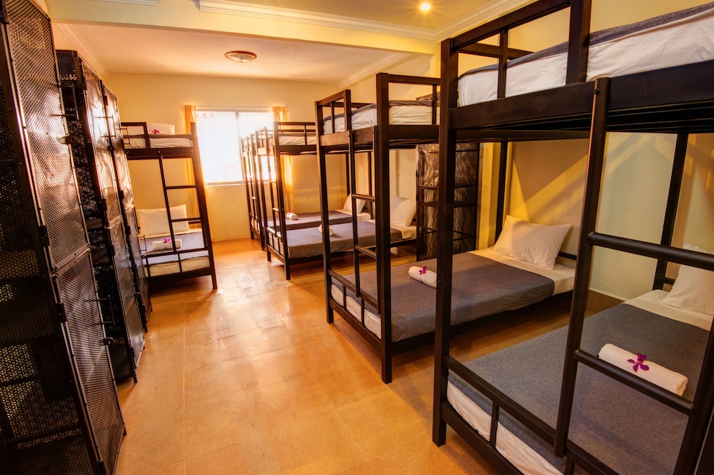 B52 Hostel